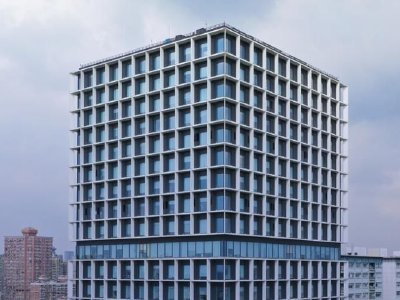 辉立证券：卓越睿新给予目标价175港元